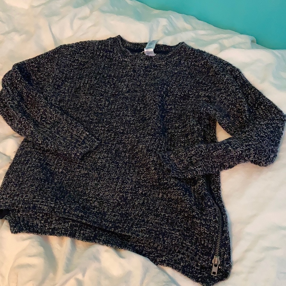 Dark blue knit sweater size small - Picture 1 of 2
